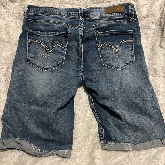 🌼 YMI Distressed Bermuda Shorts - Picture 2 of 3